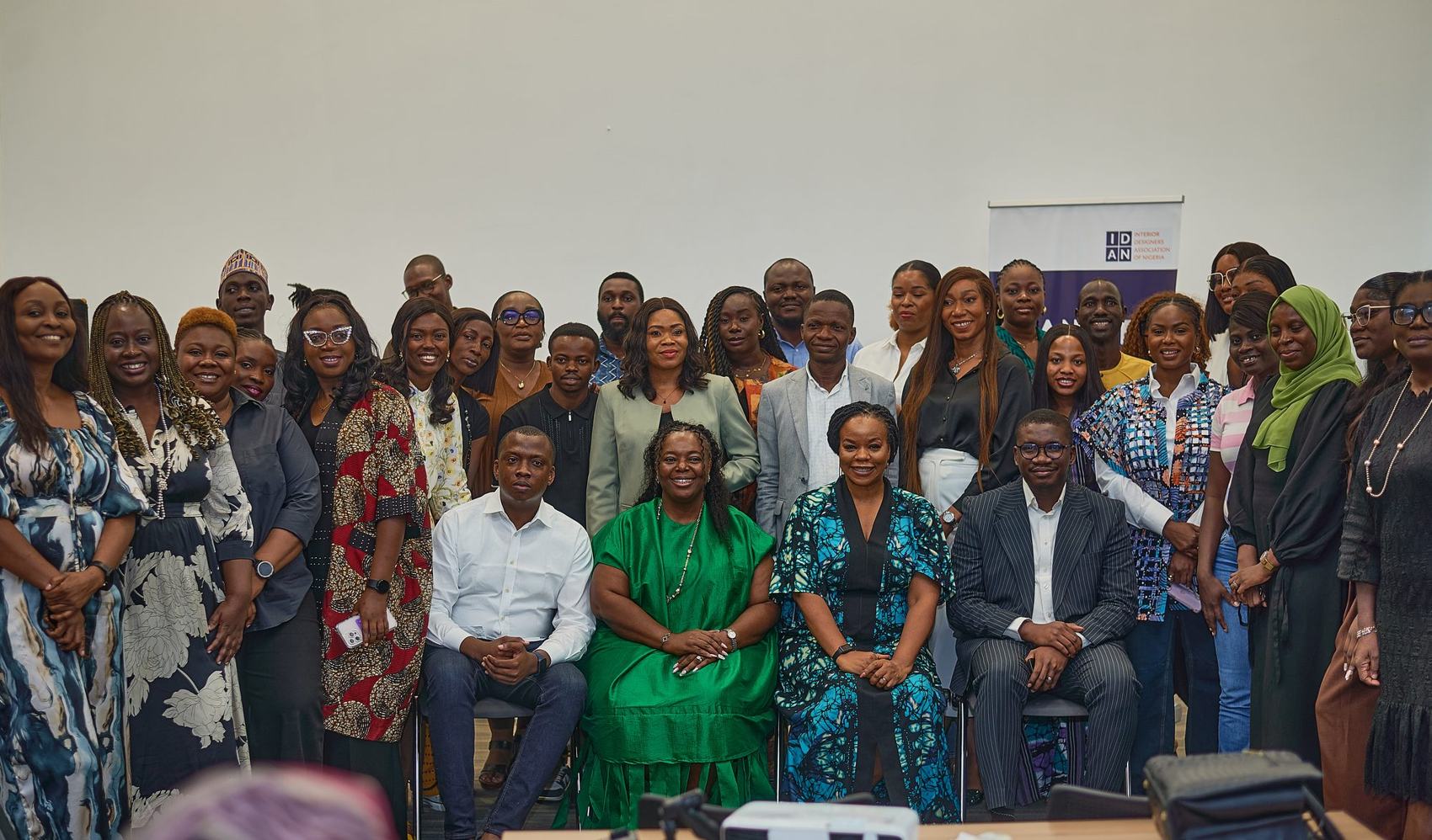 The IDAN community gathered for a group photograph